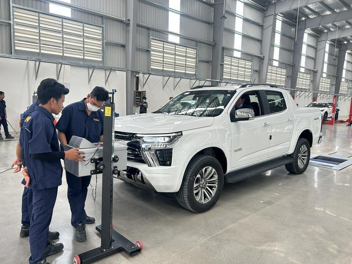 Cartesy ยี่ห้อ CTGT-3-3C Roller Trinity Vehicle Test Line เครื่องทดสอบเบรกแบบลูกกลิ้งพร้อมโหลดเพลา เครื่องทดสอบการลื่นด้านข้างแผ่นเดียวสำหรับยานพาหนะขนาดเล็ก