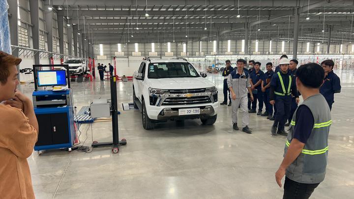 Cartesy ยี่ห้อ CTGT-3-3C Roller Trinity Vehicle Test Line เครื่องทดสอบเบรกแบบลูกกลิ้งพร้อมโหลดเพลา เครื่องทดสอบการลื่นด้านข้างแผ่นเดียวสำหรับยานพาหนะขนาดเล็ก