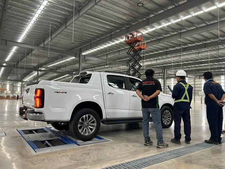 Cartesy ยี่ห้อ CTGT-3-3C Roller Trinity Vehicle Test Line เครื่องทดสอบเบรกแบบลูกกลิ้งพร้อมโหลดเพลา เครื่องทดสอบการลื่นด้านข้างแผ่นเดียวสำหรับยานพาหนะขนาดเล็ก