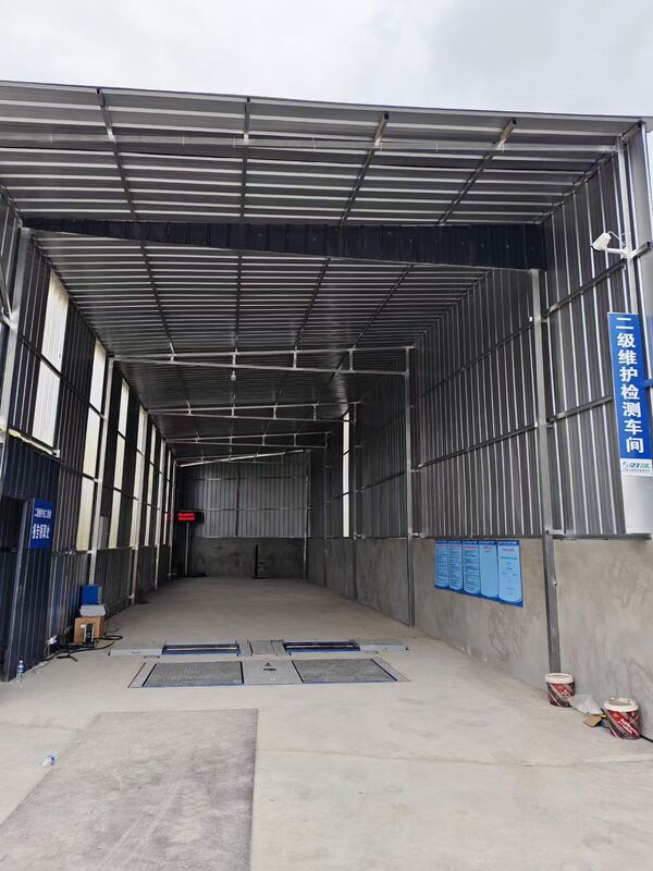 ลานทดสอบรถบรรทุก Cartesy สำหรับอู่ซ่อมรถ เครื่องทดสอบเบรกแบบลูกกลิ้งสำหรับรถยนต์ แรงพร้อมเพลาบรรทุก จานคู่ เครื่องทดสอบการลื่นไถลข้าง ความจุ 10 ตัน